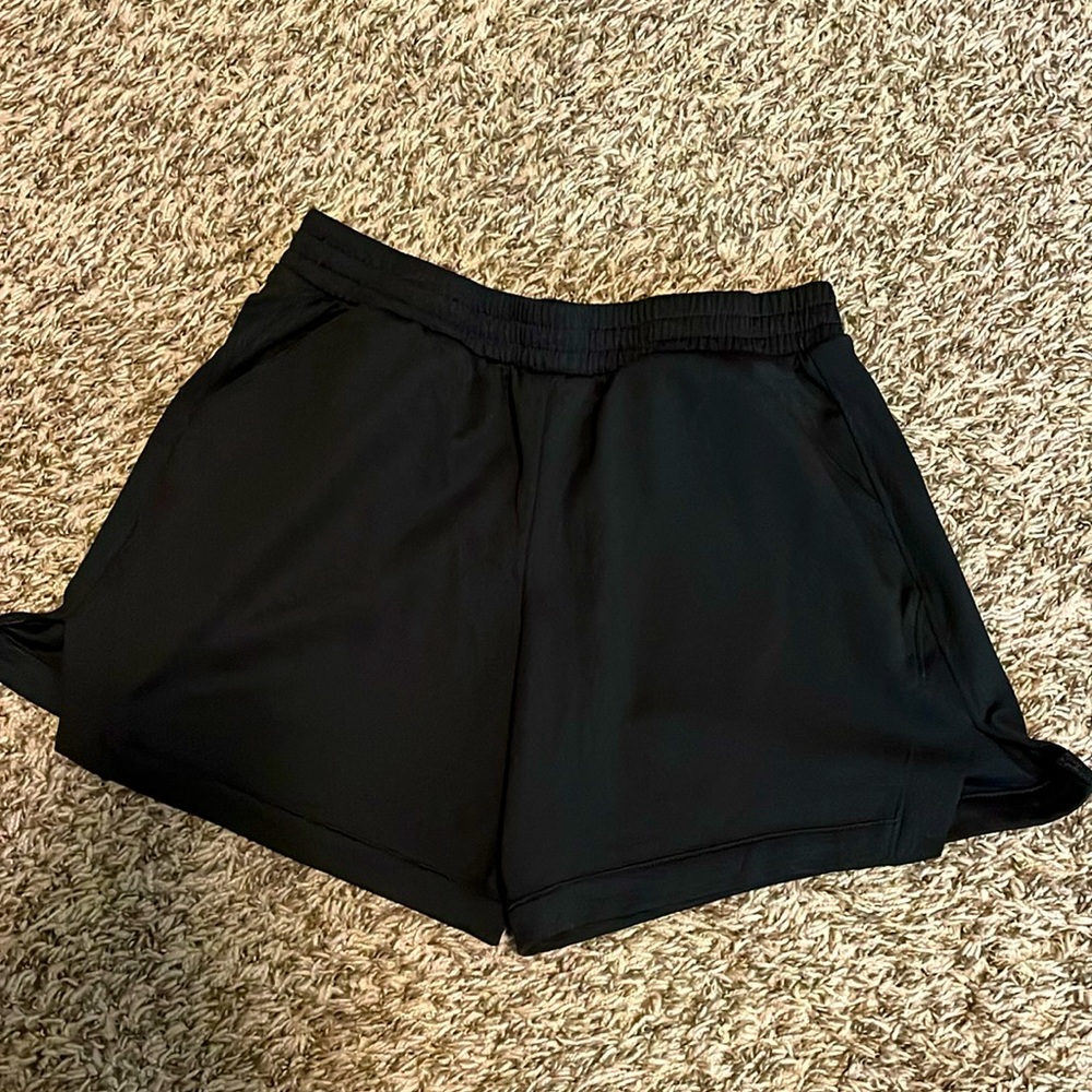 Black active shorts